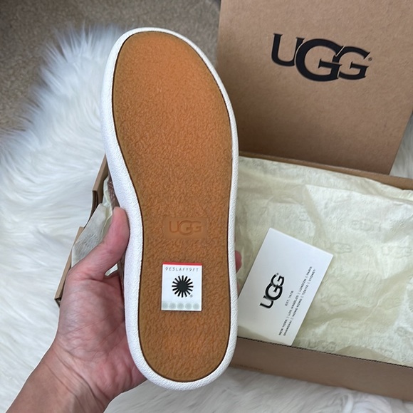Ugg Women Shoes - Picture 5 of 5